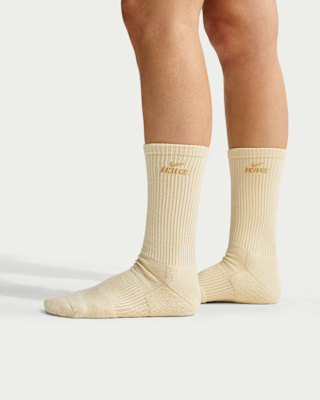 NikeSKIMS Dri-FIT Pilates Grip Crew Socks (1 Pair). Nike.com